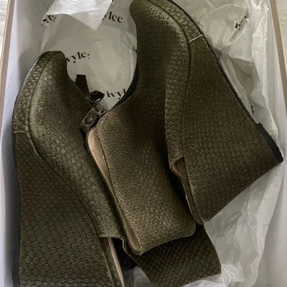 Ivy Lee - Picture 3 of 7